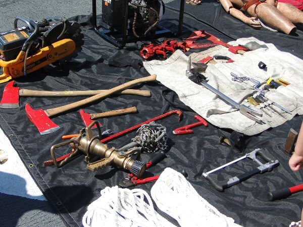 The possibility of fire on ships is the most feared scenario. While navigating, encountering a fire is a situation that sailors do not want at all. That's why fire safety on ships is a priority. All firefighting equipment must be complete and comply with standards. DSS Marine, It is the biggest assistant of seafarers in testing, calibration and product supply of fire fighting equipment.